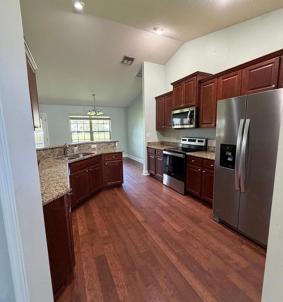 4 bed, 2.0 bath, 1815 sqft, $2,300 — Photo 3