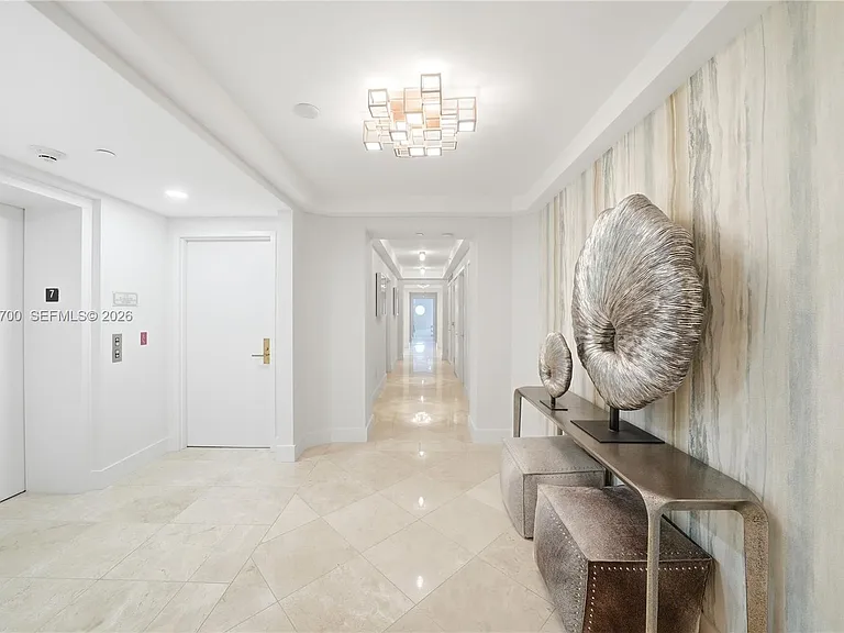 5801 Collins Ave #700 — Photo 29