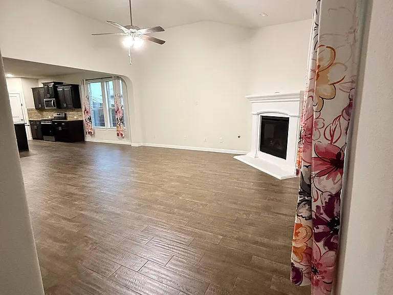 565 Lindisfarne Ln — Photo 6