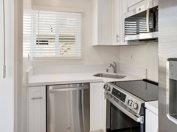 5th image of 826 Coronado Ct