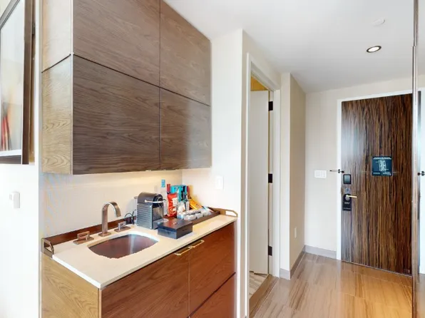 246 Spring Street image 7 of 16