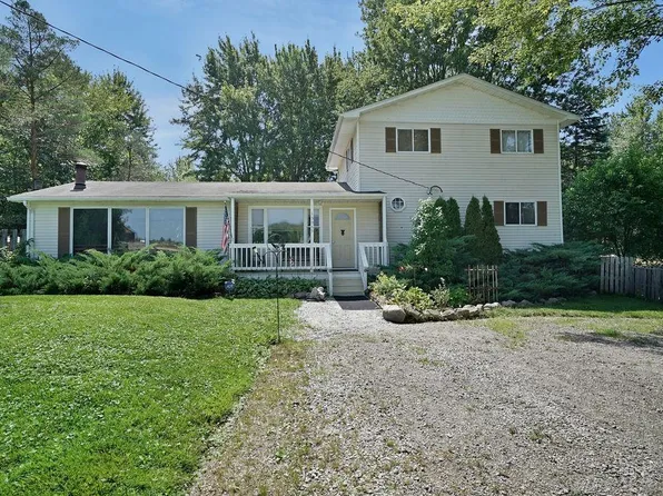 13069 Bryce Rd, Emmett, MI 48022