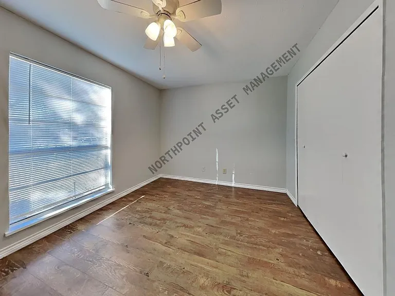 8825 Miami Dr — Photo 15
