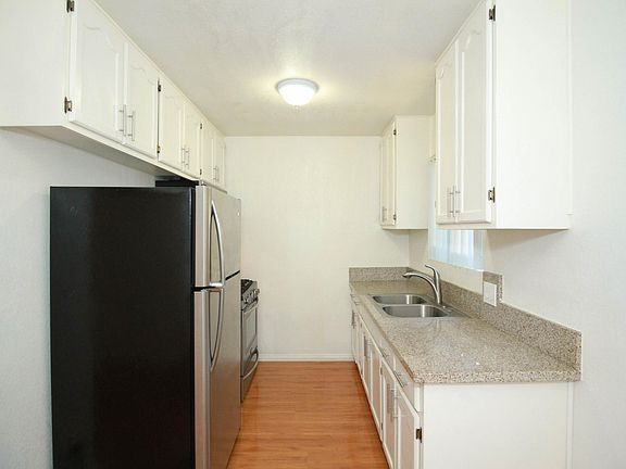 3rd image of 817 N Garfield Ave #B
