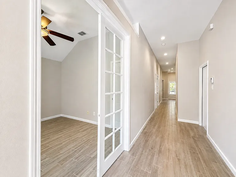 113 Ellicott Dr — Photo 2