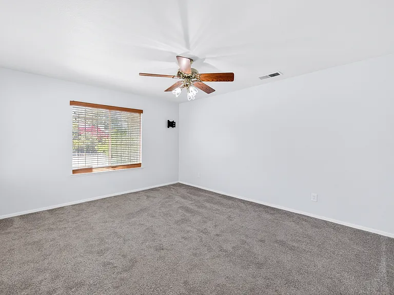 2476 N Berlin Ave — Photo 50