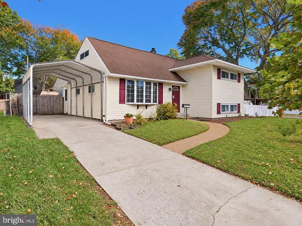 10 Matthews Rd, Newark, DE 19713