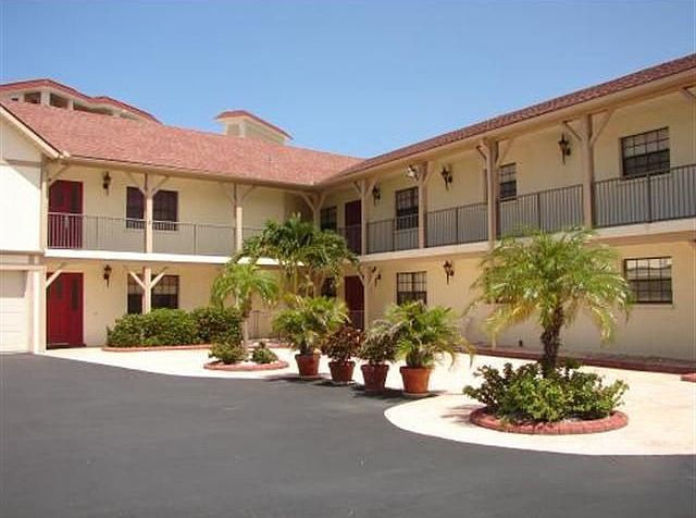 Steps from the Beach!!