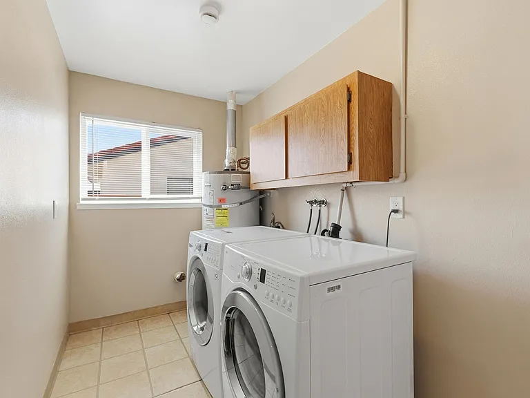 181 Piazza Way — Photo 40