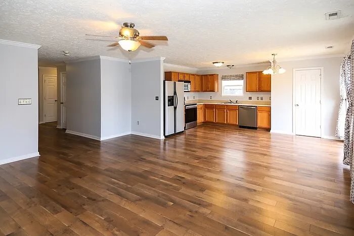 3 bed, 2.0 bath, 1410 sqft, $1,750 — Photo 2