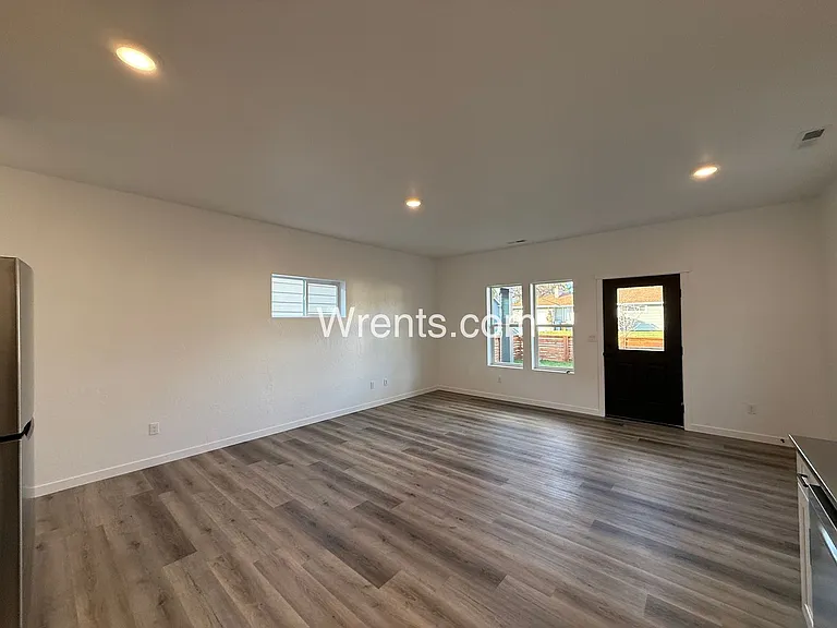 3710 E Liberty Ave — Photo 5