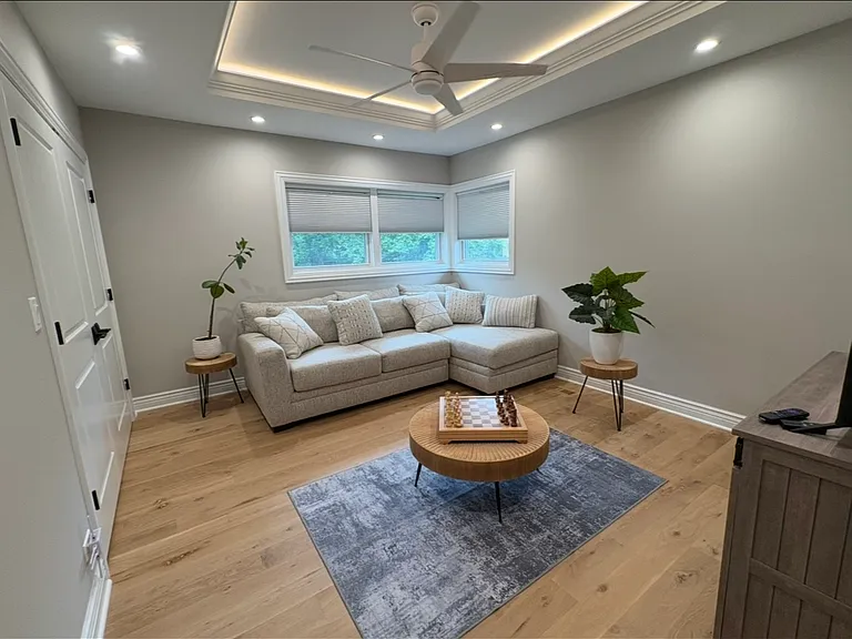 1010 Crabtree Ln — Photo 13