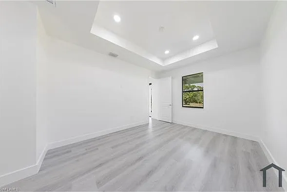 1137 Damen St E — Photo 21