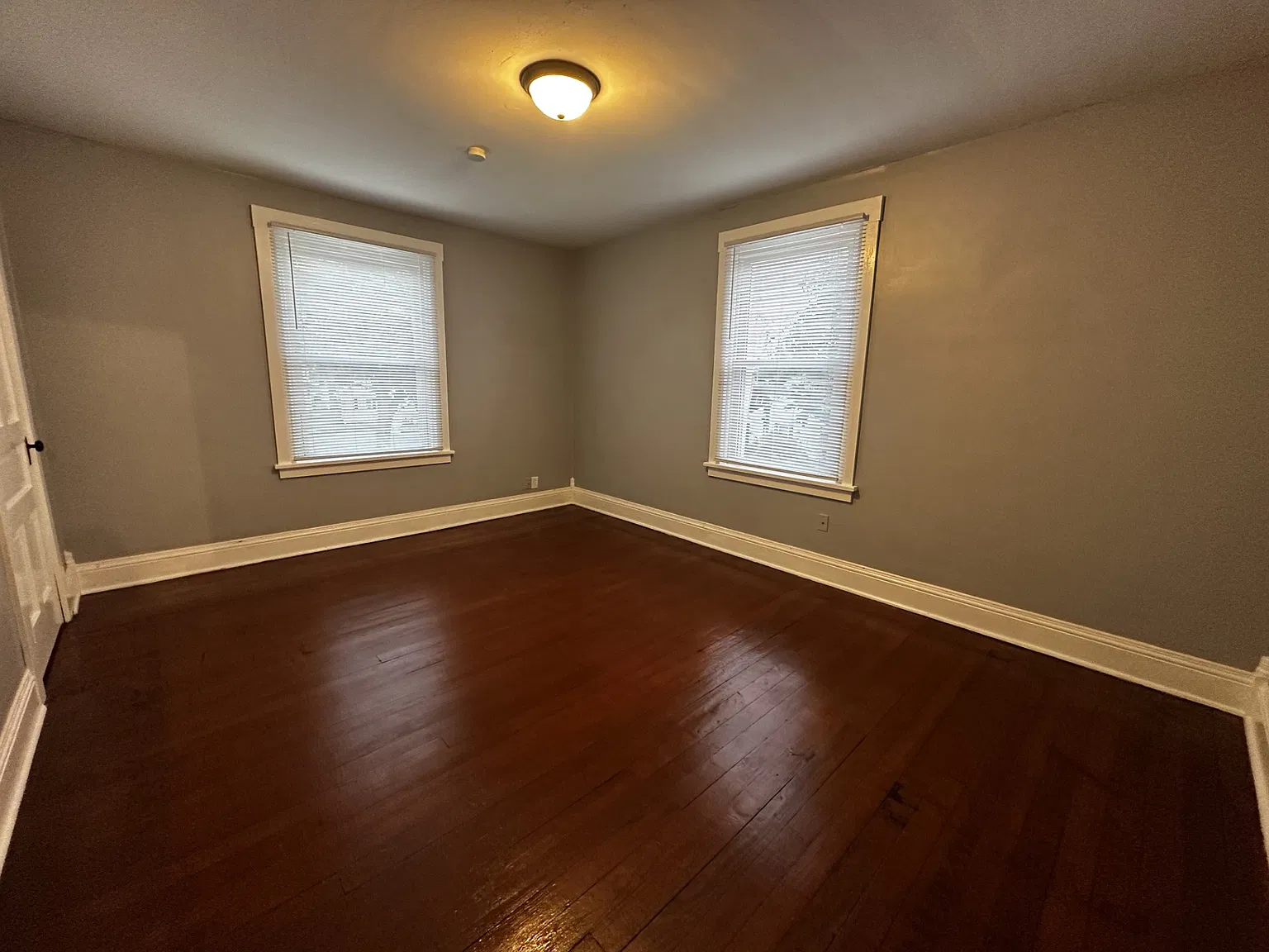 2 bed, 1100 sqft, $895 — Photo 2