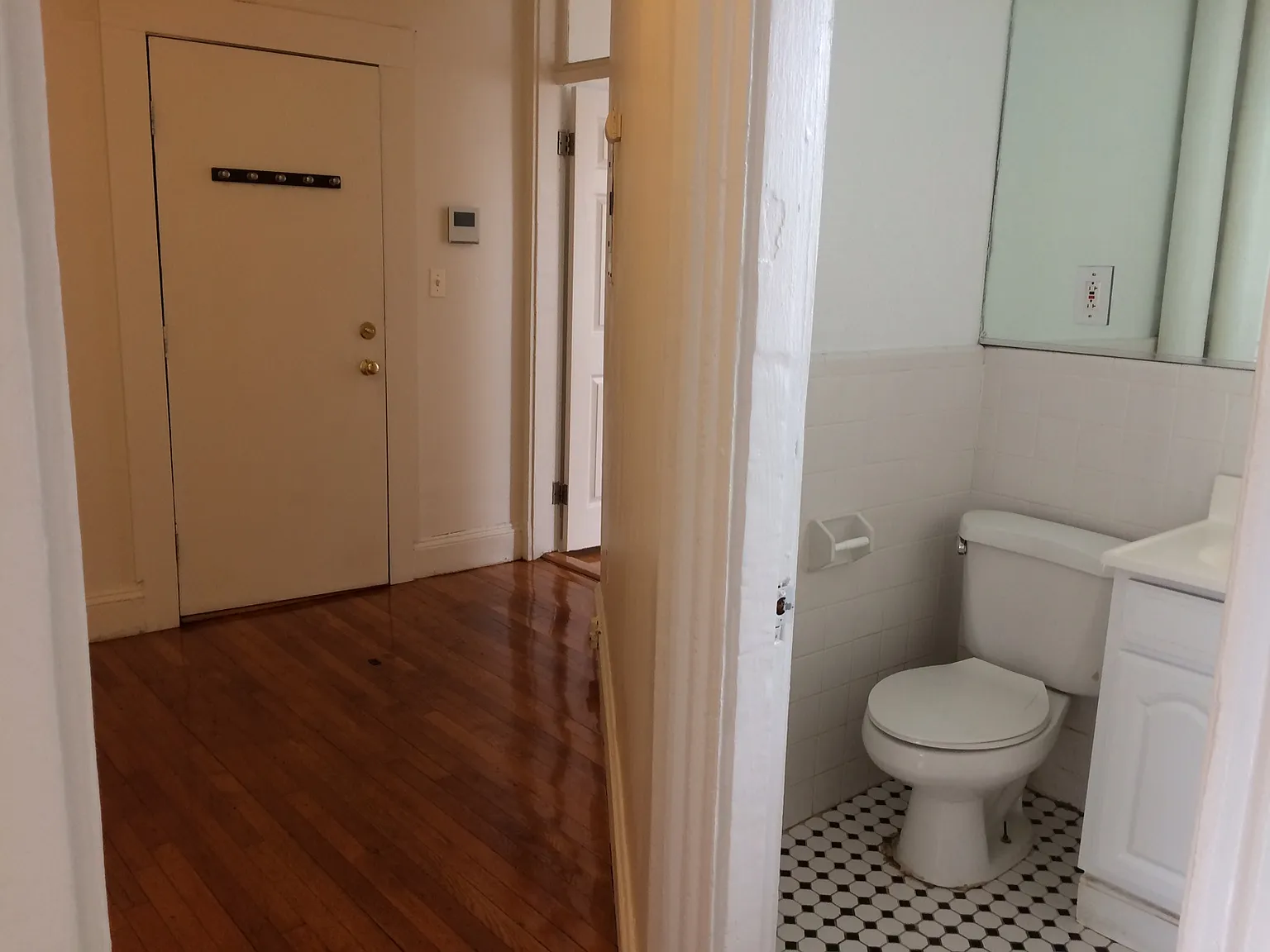 2 bed, 999 sqft, $3,700 — Photo 3