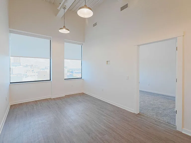 501 S Capitol Ave — Photo 139