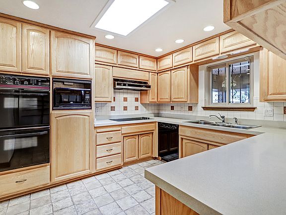 3rd image of 7916 American Heritage Dr NE