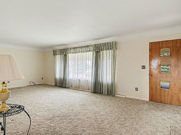 3rd image of 1013 S Farley Rd