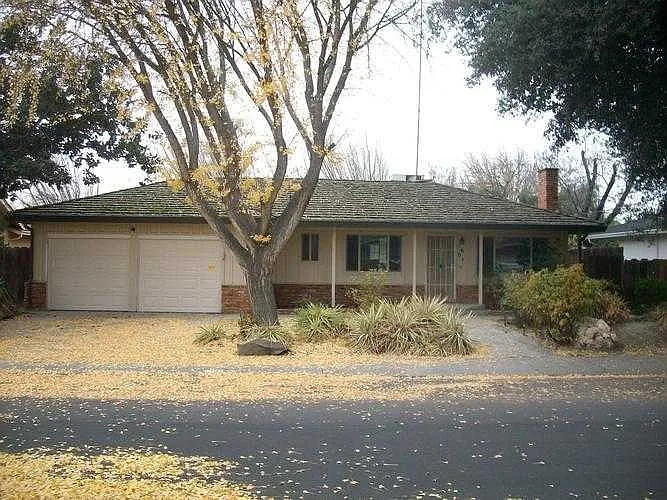 1601 Springwood Dr photo 1