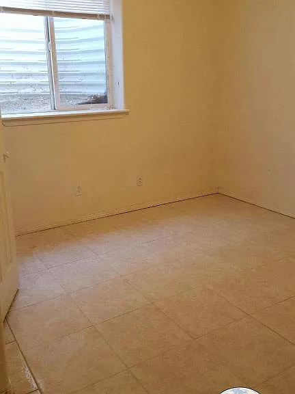 3 bed, 1.0 bath, 1008 sqft, $1,330 — Photo 7