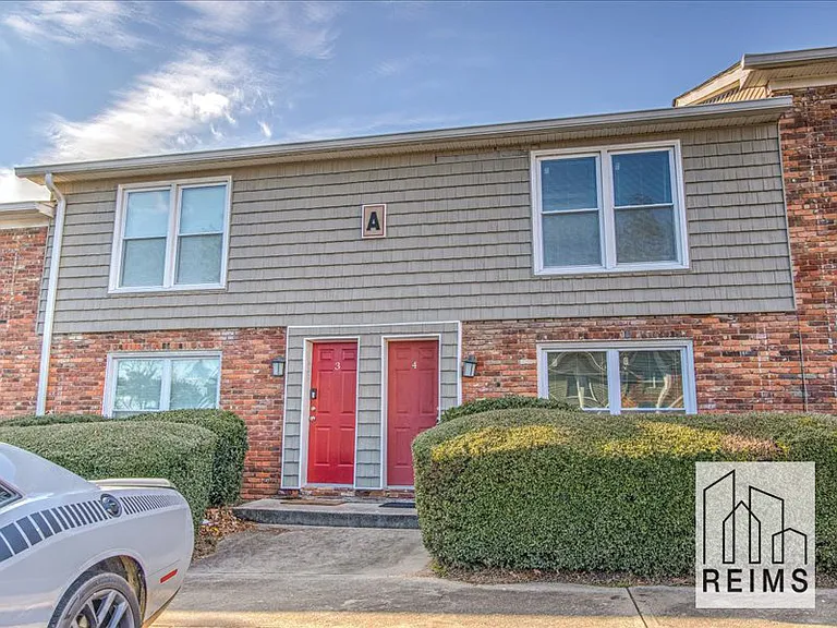2201 Walden Dr #DRIVEA2 — Photo 1