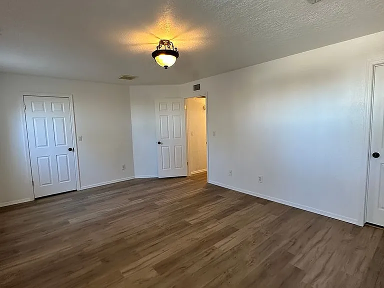 2987 Jamaica Blvd S — Photo 7