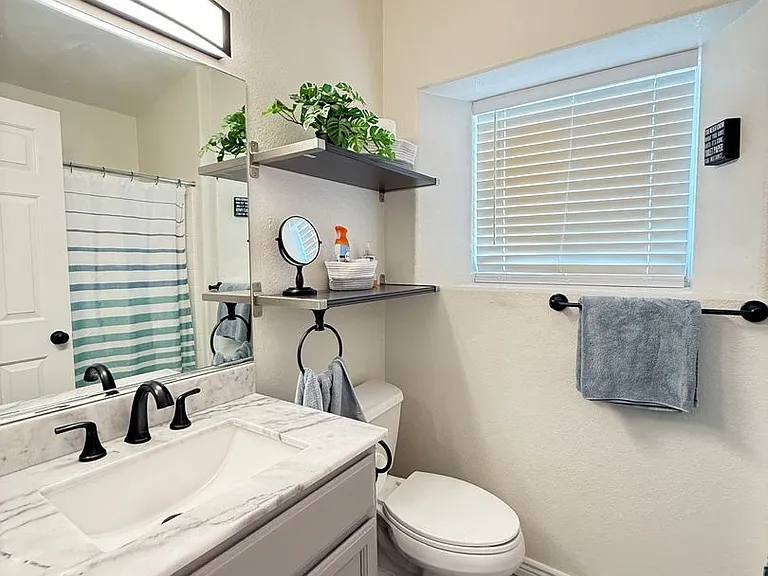 2725 Huntington Dr — Photo 13
