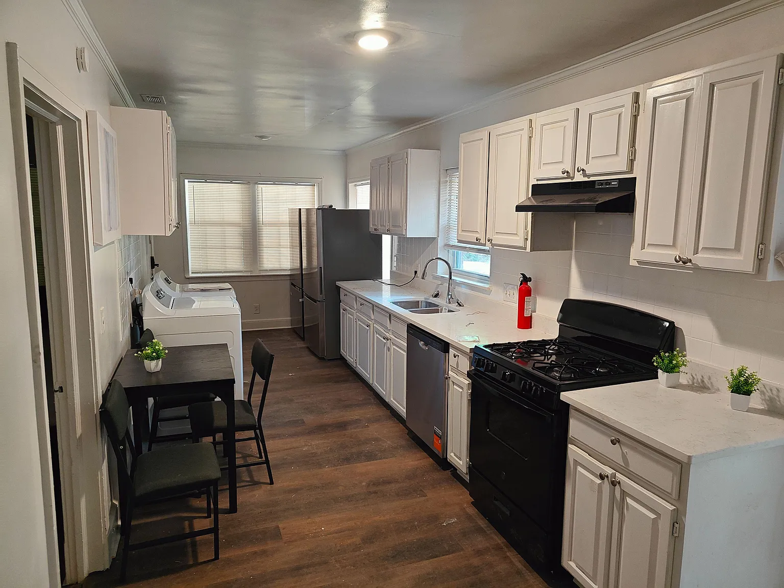 4 bed, 7.0 bath, 2147 sqft, $1,079 — Photo 2