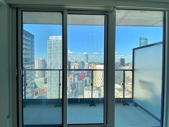 5th image of 251 Jarvis St #4006