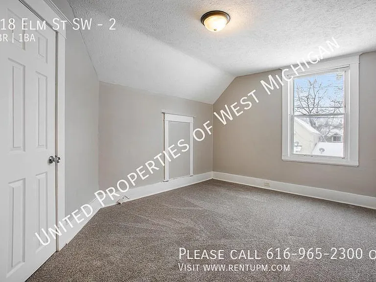 118 Elm St SW #2 — Photo 2