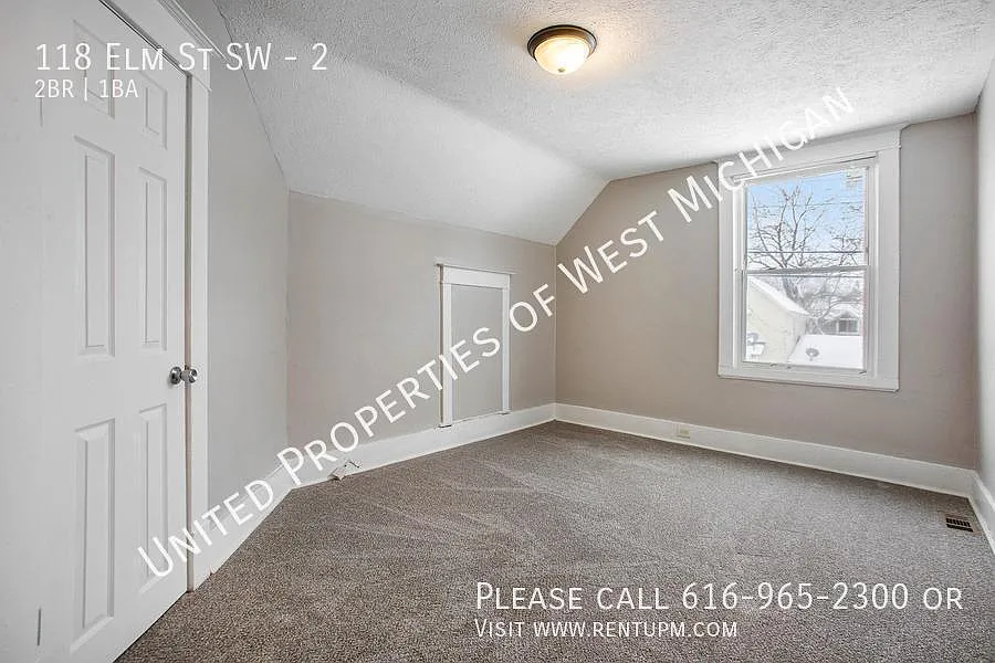 Building Photo - 118 Elm St SW #2