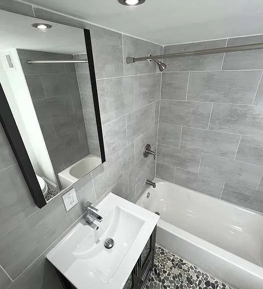 406 Sloan St — Photo 11