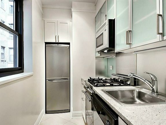 3rd image of 340 E 52nd St APT 6F