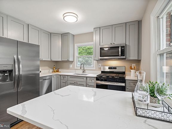 4th image of 5711 Habersham Way