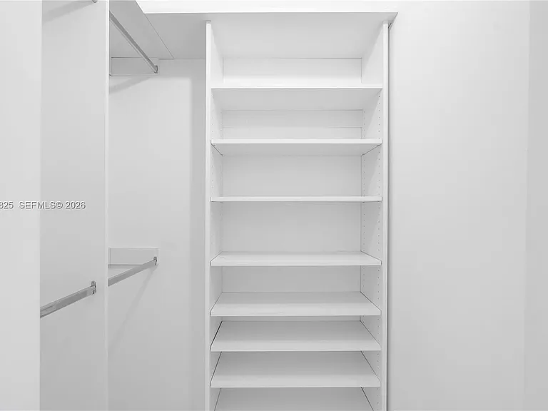 1010 SW 2nd Ave #1003 — Photo 16