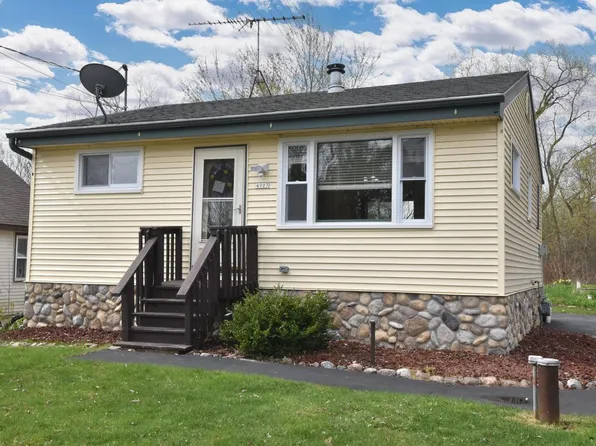 4907 Lakeview AVENUE, Hubertus, WI 53033
