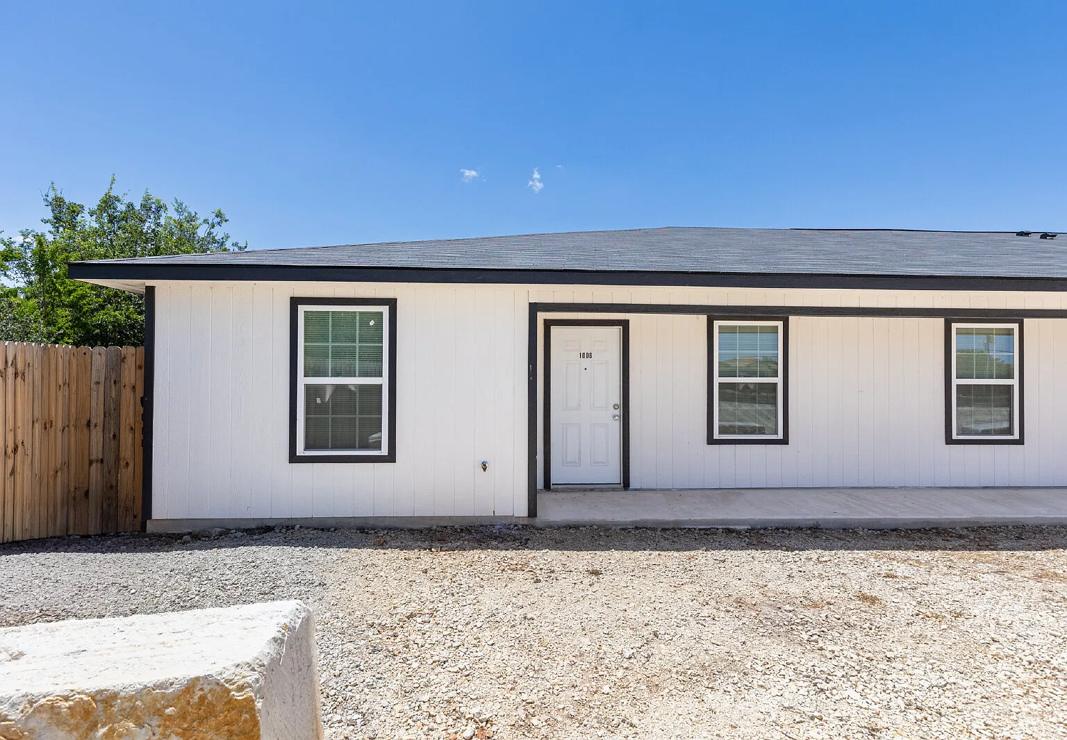 3 bed, 2.0 bath, $1,450 — Photo 1