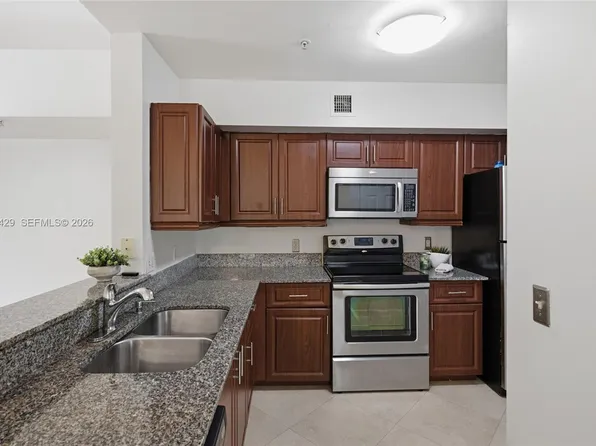 2451 Centergate Dr APT 303, Hollywood, FL 33025