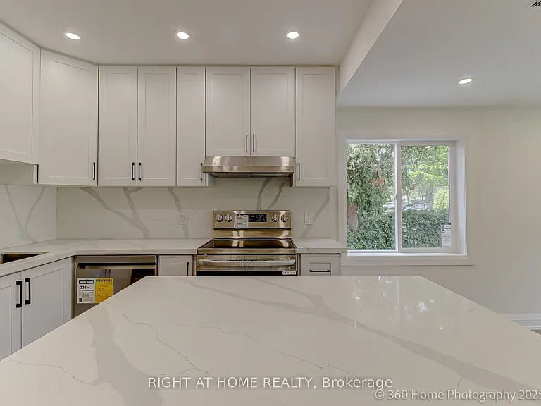 321 Tampa Dr — Photo 16