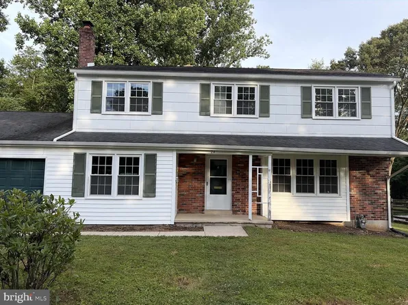 24 Wakefield Dr, Newark, DE 19711