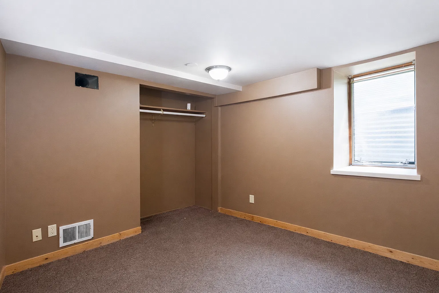 5 bed, 3419 sqft, $3,100 — Photo 4