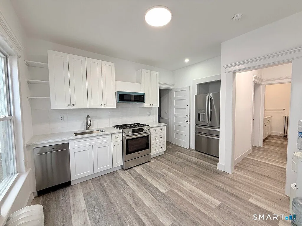 695 Laurel Ave — Photo 4