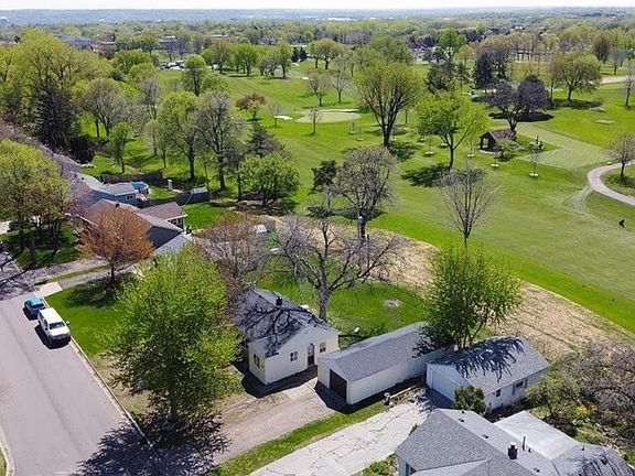 2nd image of 140 Carol Ln