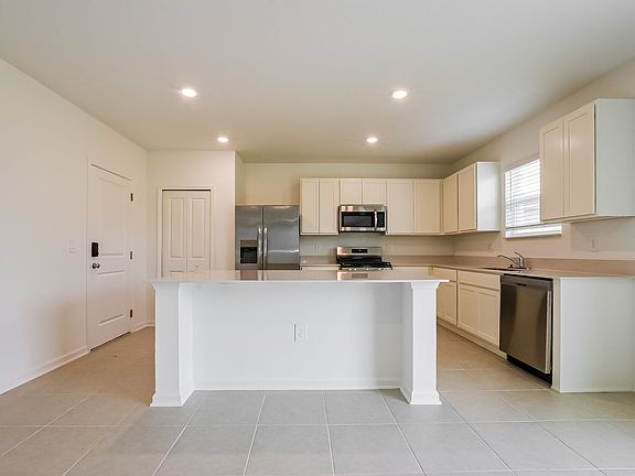 3rd image of 7621 Gemstone St