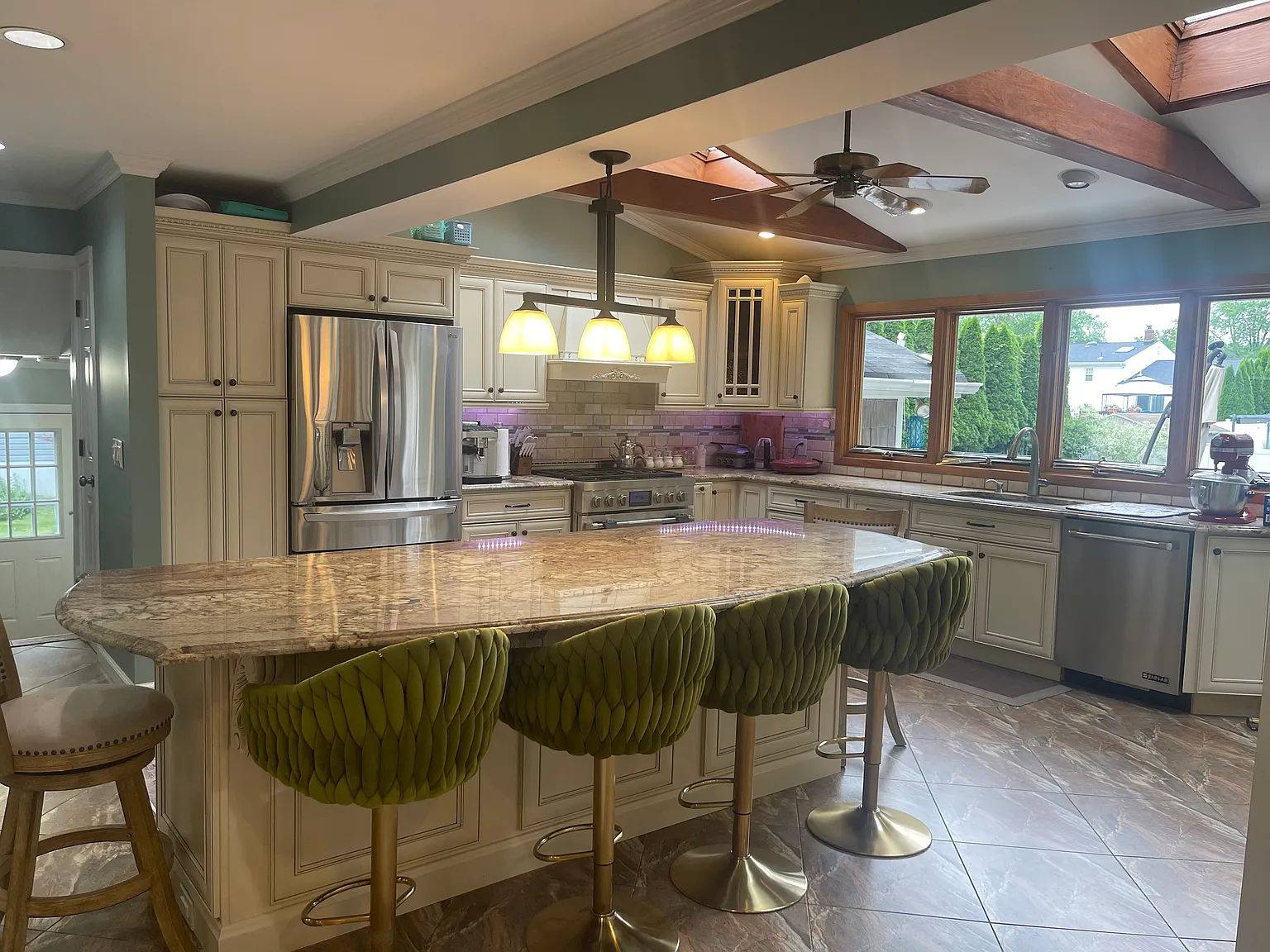 4 bed, $5,800 — Photo 4