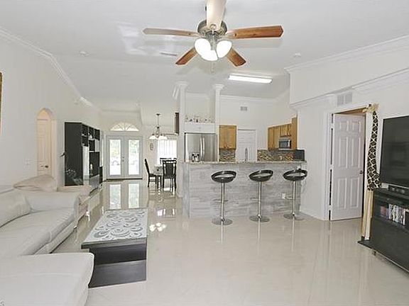 5th image of 2520 Desoto Blvd S
