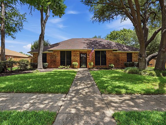 4th image of 834 Meadowglen Cir