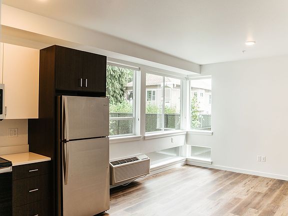 3rd image of 7448 N Saint Louis Ave #102