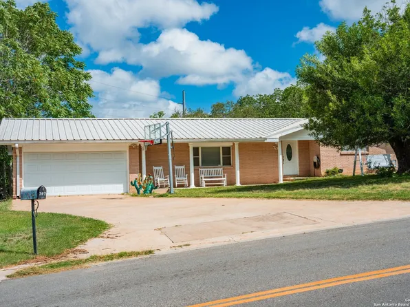 702 Smokey Mountain, Kerrville, TX 78028