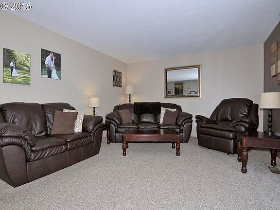 3rd image of 117 N Vista Way
